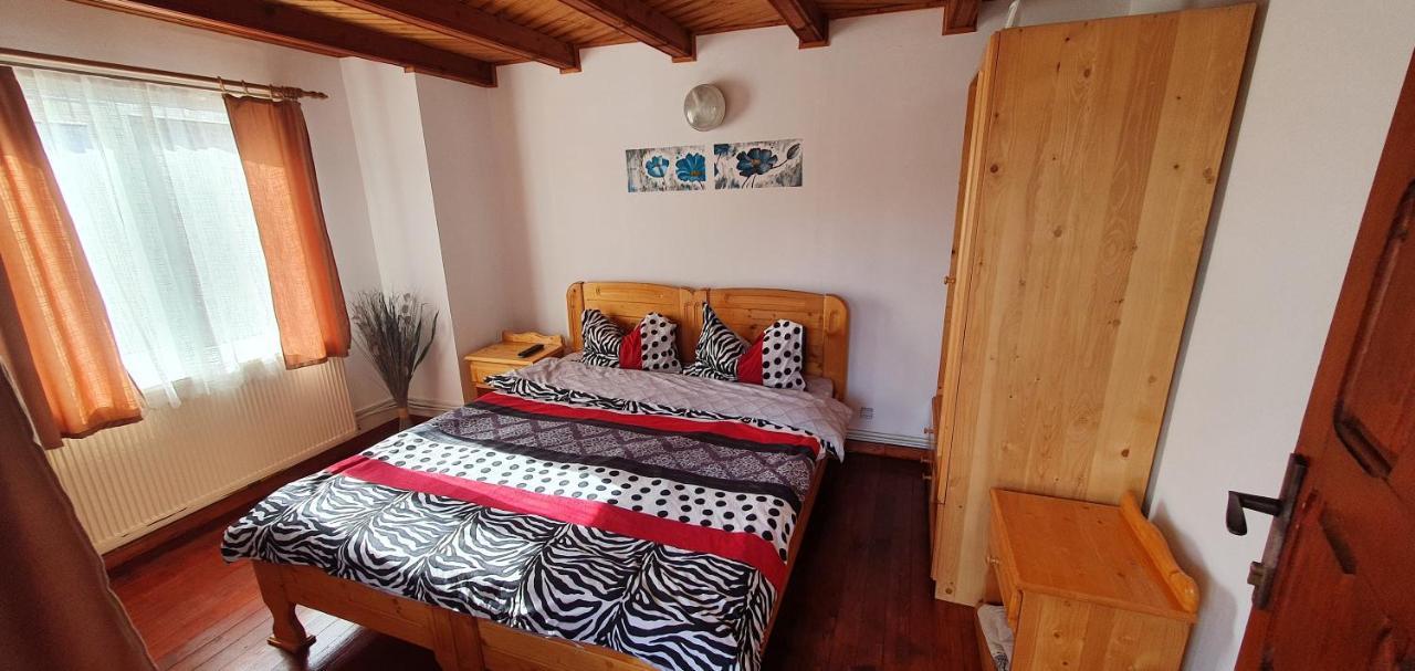 Casa Colt De Rai Villa Brezoi Kültér fotó