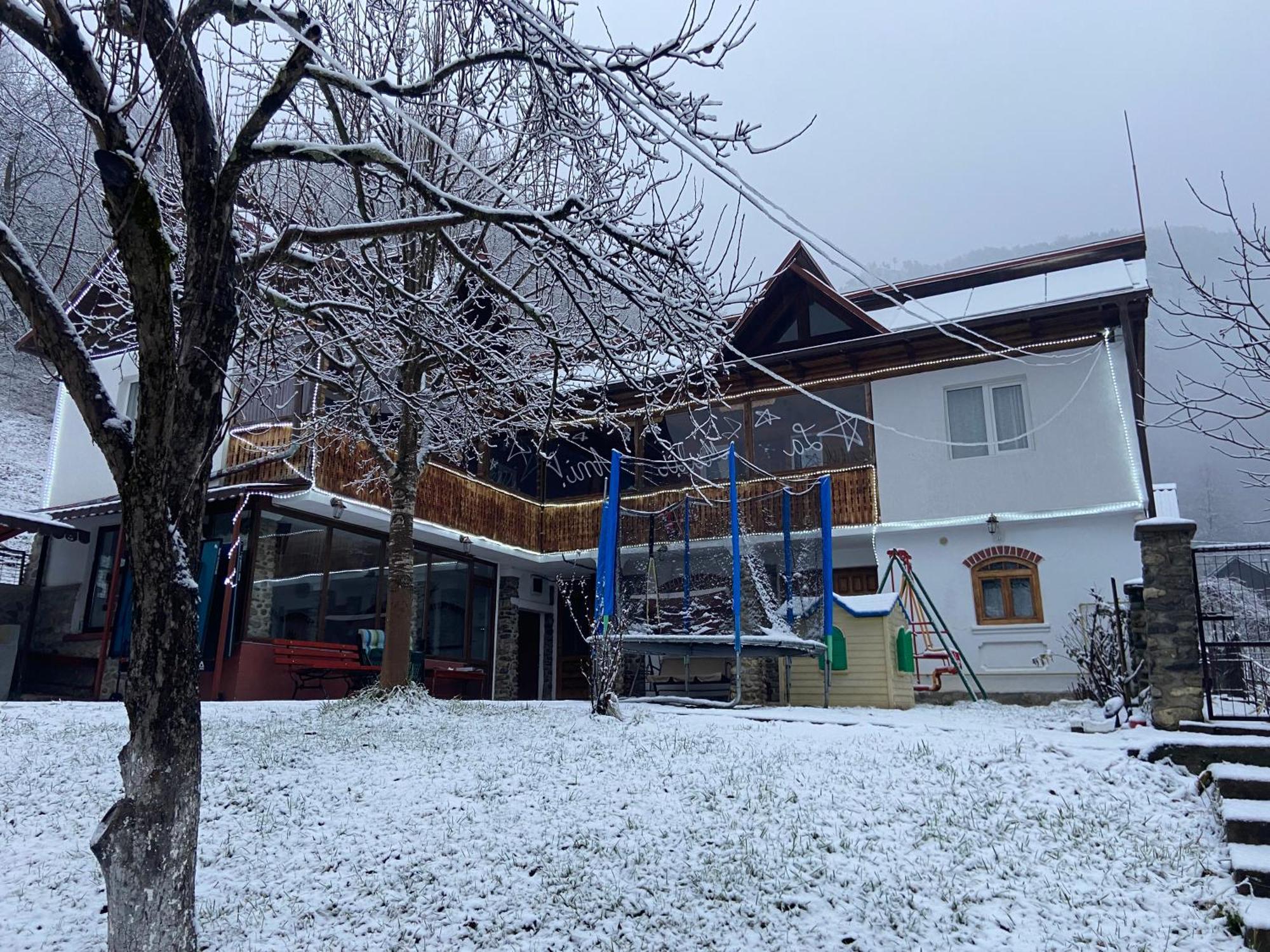 Casa Colt De Rai Villa Brezoi Kültér fotó